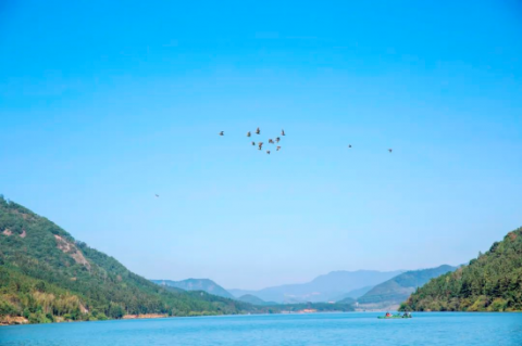 ���һ�����Σ���ת���յĺ���ɽɫ