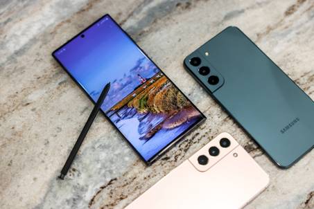 ���²�ֹͻ�Ʊ߽�����Galaxy S22ϵ���ھ���